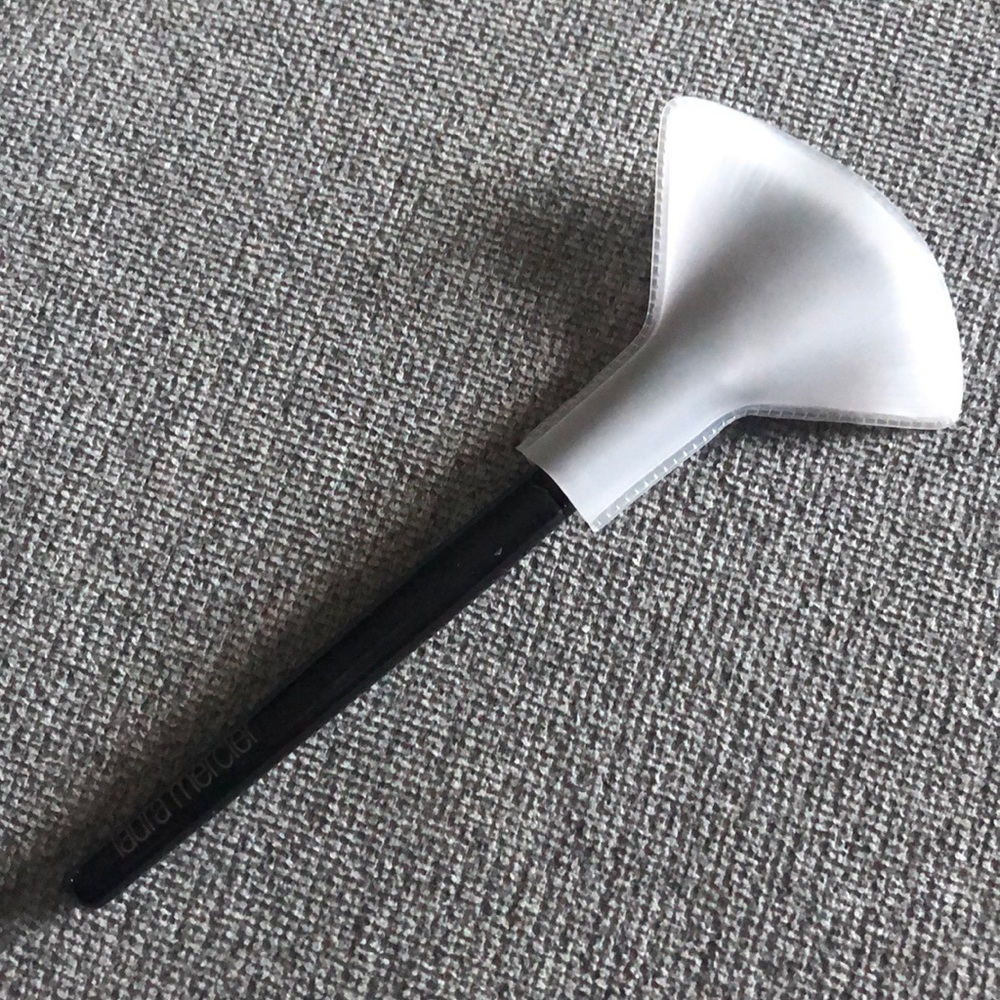 Laura Mercier Fan Brush